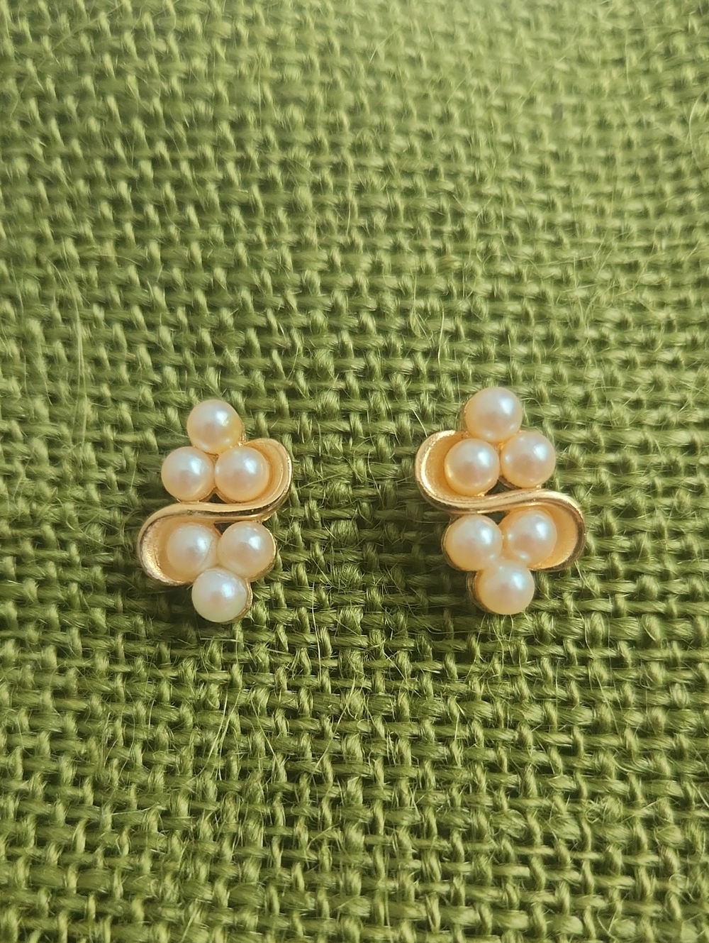 Gold-Tone Pearl Cluster Stud Earrings - Cream Pearls